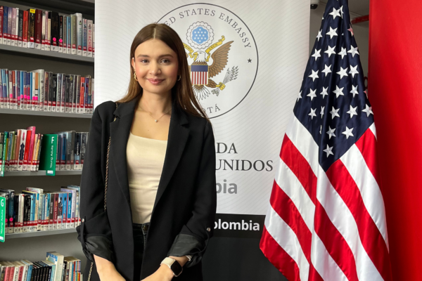 Work and Travel Alumna Meets with US Department of State